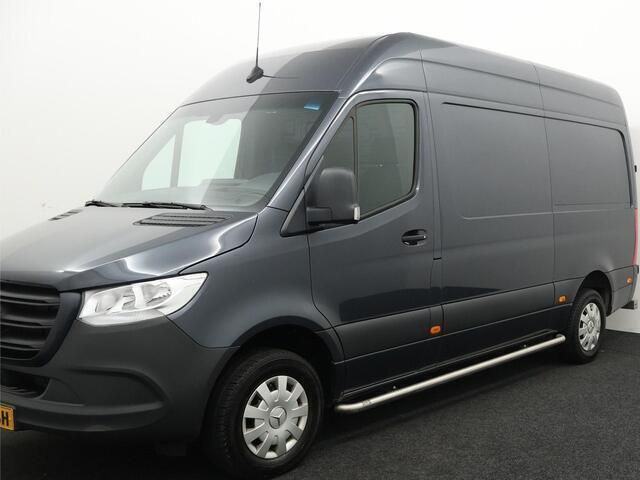 Grijs Gebruikt 2024 Mercedes Sprinter Van | € 39.950 (Iets duurder) - Afbeelding 1/4