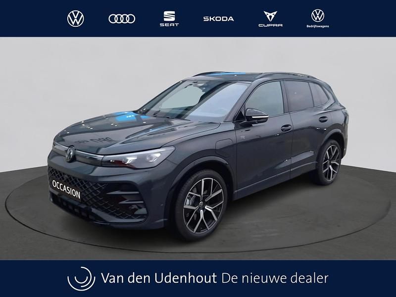 Grijs Gebruikt 2025 VW Tiguan R-line Edition SUV | € 57.990 (Duur) - Afbeelding 1/4