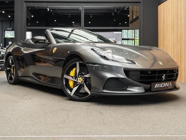 Occasion Ferrari Portofino 620 PK (456 kW) 2023 Grijs, metallic lak Cabriolet