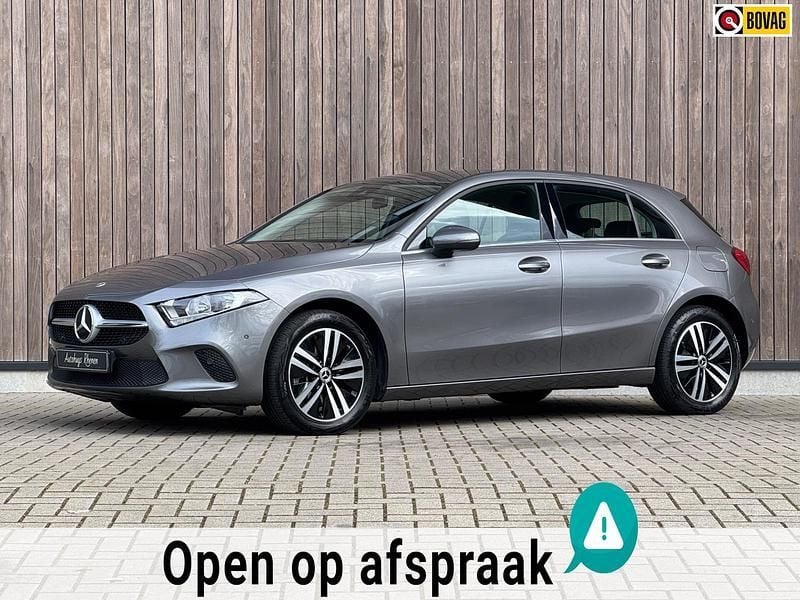 Grijs Gebruikt 2021 Mercedes A250 Premium Hatchback | € 25.900 (Super prijs) - Afbeelding 1/4