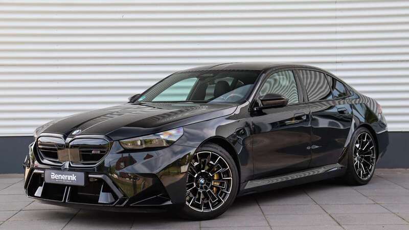 Zwart, metallic lak Gebruikt 2025 BMW M5 Comfort Edition Sedan | € 164.950 - Afbeelding 1/4