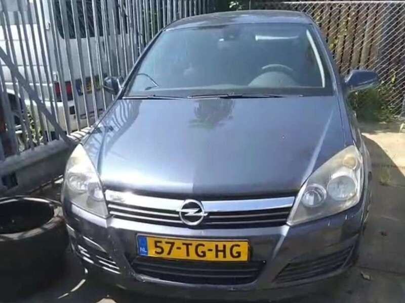 Grijs Gebruikt 2006 Opel Astra Executive Hatchback | € 1.900 (Eerlijke prijs) - Afbeelding 1/4