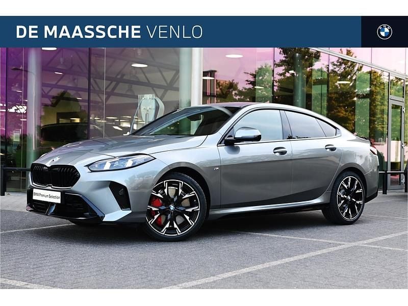 Grijs Gebruikt 2025 BMW 220 M Sport Sedan | € 49.950 - Afbeelding 1/4