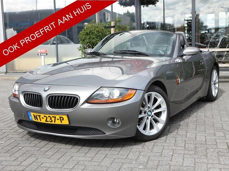 Grijs Gebruikt 2003 BMW Z4 Cabriolet | € 10.450 (Eerlijke prijs) - Afbeelding 1/4