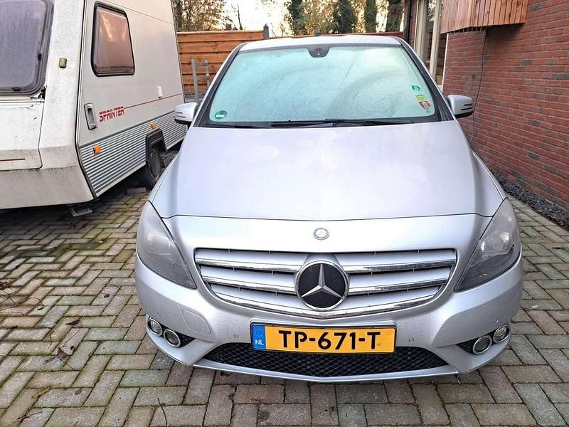 Zilver Occasion 2014 Mercedes B180 Prestige MPV | € 10.900 (Super prijs) - Afbeelding 1/4