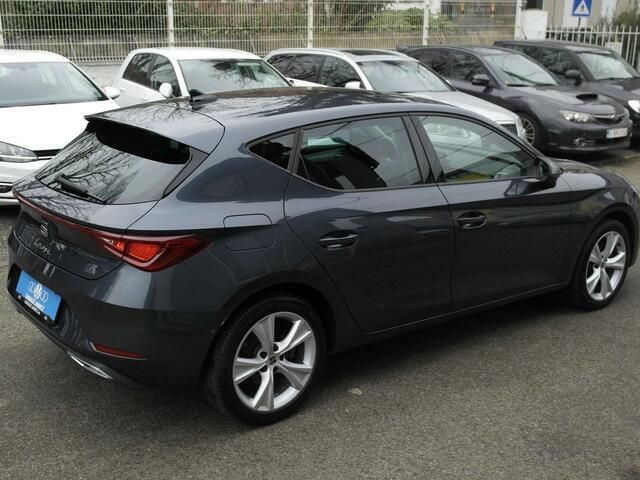 Grijs Gebruikt 2021 Seat Leon FR Sedan | € 23.400 (Eerlijke prijs) - Afbeelding 1/4
