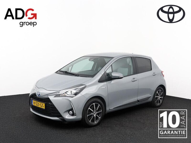 Grijs Gebruikt 2019 Toyota Yaris Hybrid Hatchback | € 16.900 (Goede deal) - Afbeelding 1/4