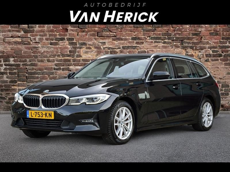 Zwart Gebruikt 2021 BMW 320 Stationwagen | € 24.945 (Super prijs) - Afbeelding 1/4