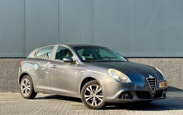 Occasion Alfa Romeo Giulietta Distinctive 170 PK (125 kW) 2012 Grijs Hatchback