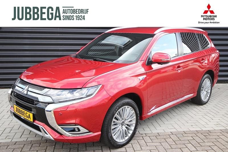 Orient red (rood metallic) Gebruikt 2018 Mitsubishi Outlander P-HEV Instyle SUV | € 22.895 (Eerlijke prijs) - Afbeelding 1/4