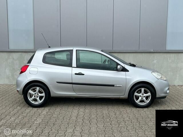 Occasion Renault Clio II 68 PK (50 kW) 2010 Grijs Hatchback