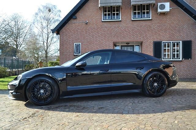 Occasion Porsche Taycan Performance Package 400 kW (544 PK) 2021 Zwart Sedan
