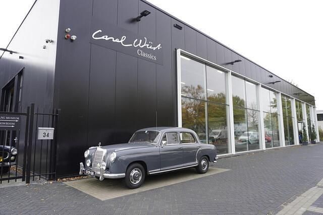 Grijs Gebruikt 1958 Mercedes 220 Sedan | € 22.500 - Afbeelding 1/4