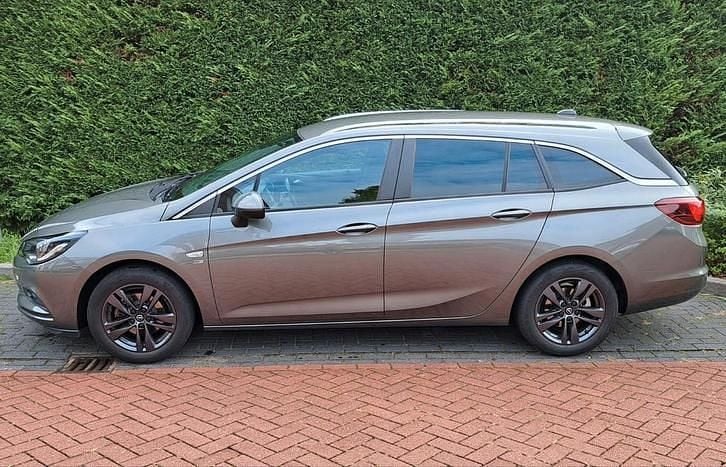 Zilver Gebruikt 2019 Opel Astra Edition Stationwagen | € 11.750 (Goede deal) - Afbeelding 1/4