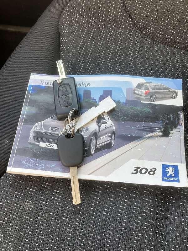 Grijs Gebruikt 2010 Peugeot 308 MPV | € 2.499 (Eerlijke prijs) - Afbeelding 1/4
