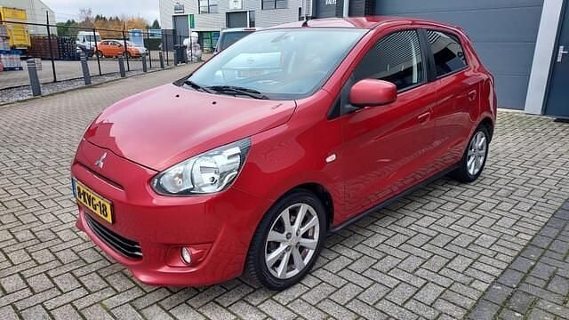 Rood Gebruikt 2013 Mitsubishi Space Star Hatchback | € 3.250 (Goede deal) - Afbeelding 1/4