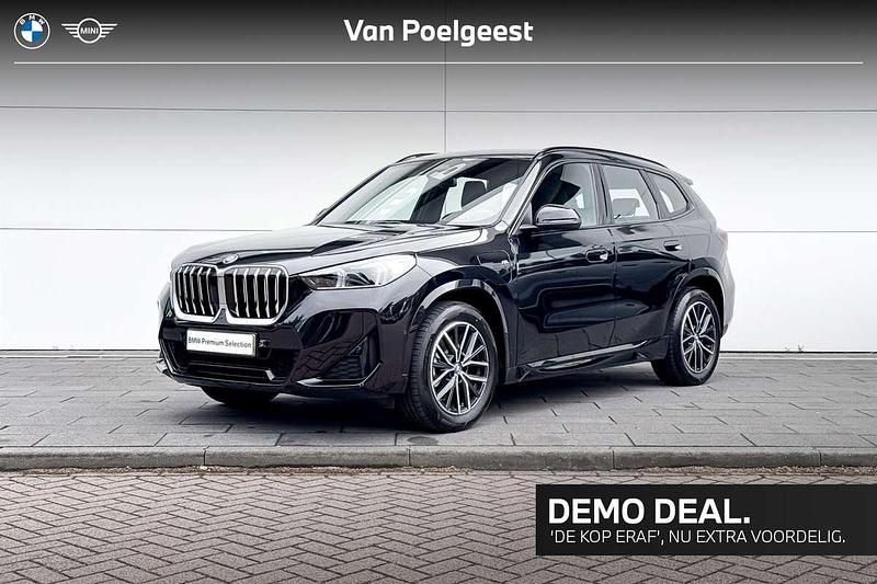 Zwart Gebruikt 2025 BMW X1 Comfort Edition SUV | € 49.900 (Eerlijke prijs) - Afbeelding 1/4