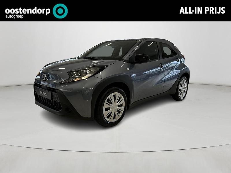Grijs Gebruikt 2025 Toyota Aygo X Play SUV | € 20.945 - Afbeelding 1/4