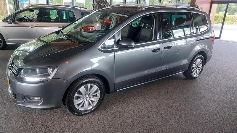 Grijs Gebruikt 2011 VW Sharan MPV | € 11.650 (Eerlijke prijs) - Afbeelding 1/3