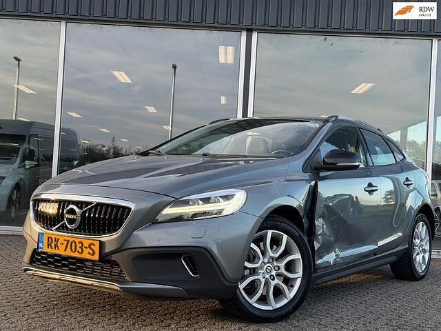 Grijs Gebruikt 2017 Volvo V40 CC Summum Stationwagen | € 7.950 - Afbeelding 1/4