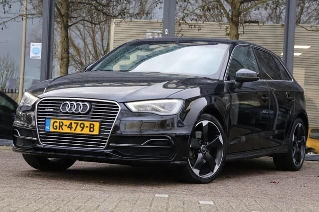 Zwart Gebruikt 2015 Audi A3 Sportback S-Line Hatchback | € 10.445 - Afbeelding 1/4