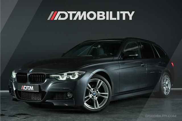 Grijs Gebruikt 2019 BMW 318 M Sport Stationwagen | € 17.950 (Eerlijke prijs) - Afbeelding 1/4