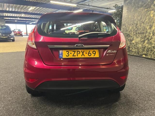 Occasion Ford Fiesta Titanium 80 PK (58 kW) 2015 Rood Hatchback
