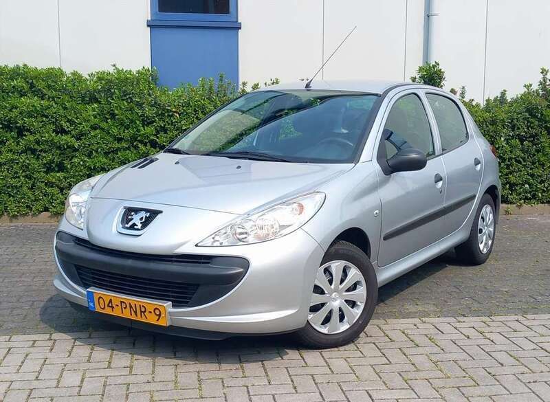 Grijs, metallic lak Gebruikt 2011 Peugeot 206+ Hatchback | € 3.950 (Eerlijke prijs) - Afbeelding 1/4