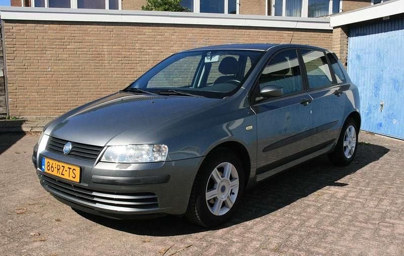 Gebruikt 2005 Fiat Stilo Young Hatchback | € 2.100 - Afbeelding 1/4