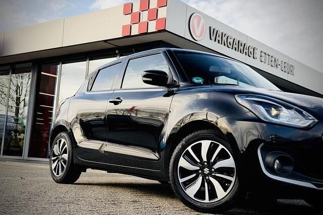 Occasion Suzuki Swift 90 PK (66 kW) 2018 Zwart Hatchback