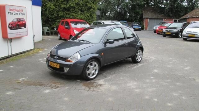 Grijs Gebruikt 2008 Ford SportKa Hatchback | € 2.245 - Afbeelding 1/4