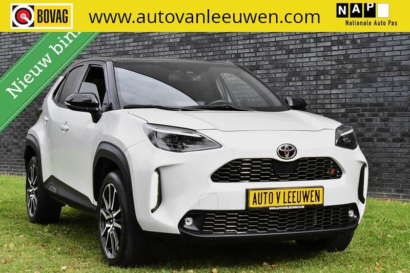 Wit Gebruikt 2023 Toyota Yaris Cross Sport SUV | € 31.820 (Duur) - Afbeelding 1/4
