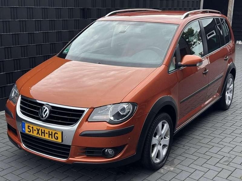 Oranje Gebruikt 2007 VW Touran Cross MPV | € 6.450 - Afbeelding 1/4