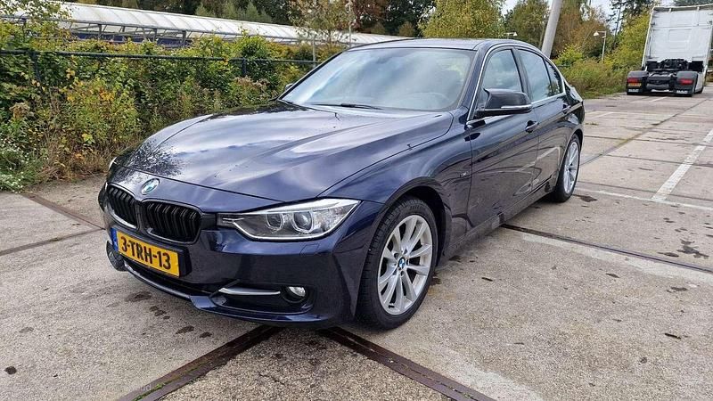 Blauw Occasion 2014 BMW 320 Sedan | € 8.000 (Goede deal) - Afbeelding 1/4