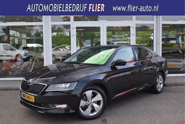 Zwart Gebruikt 2017 Skoda Superb Business Line Hatchback | € 16.900 (Goede deal) - Afbeelding 1/4