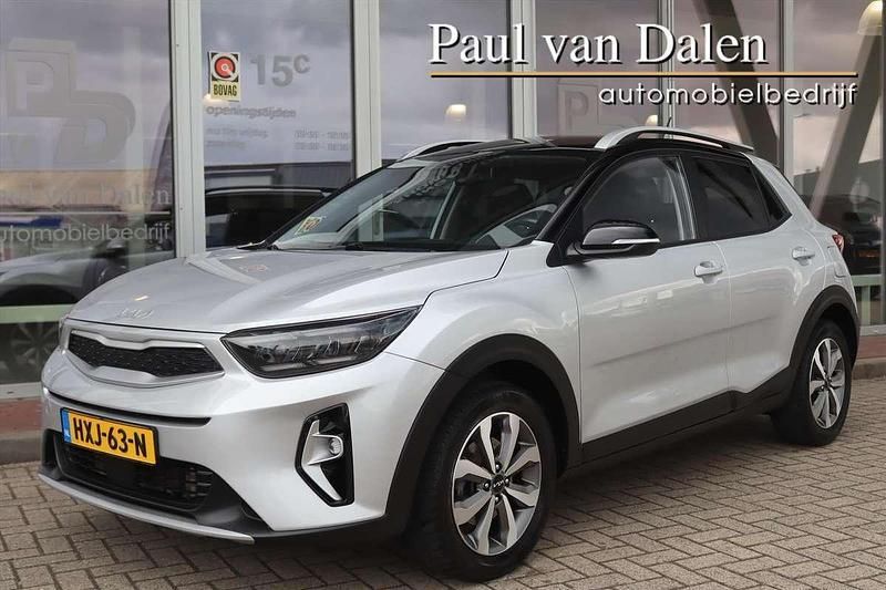 Grijs Gebruikt 2022 Kia Stonic SUV | € 15.900 - Afbeelding 1/4