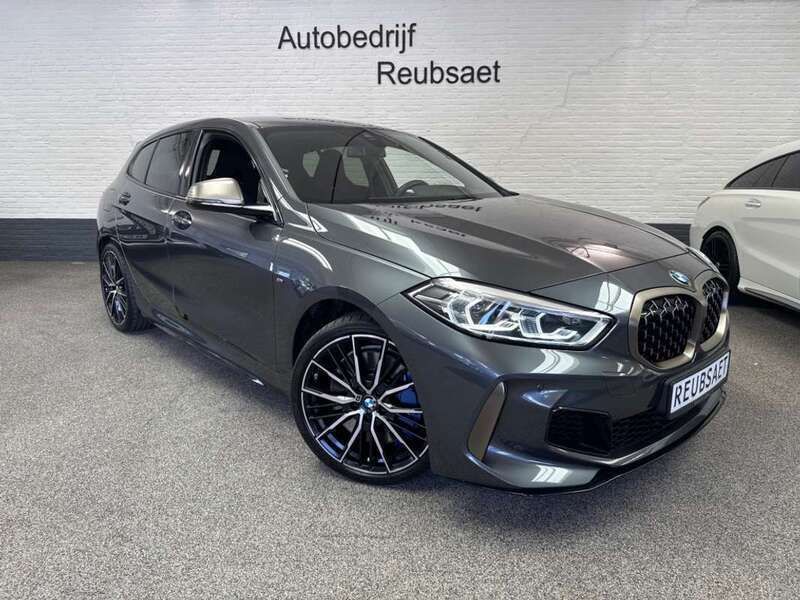 Grijs Gebruikt 2020 BMW M135 Executive Hatchback | € 36.995 (Goede deal) - Afbeelding 1/4