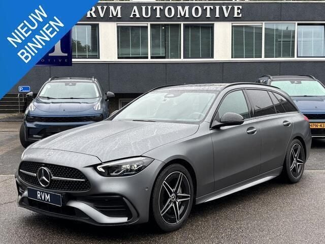 Grijs Gebruikt 2022 Mercedes C180 AMG line Stationwagen | € 39.899 (Goede deal) - Afbeelding 1/4