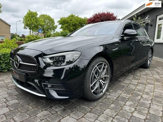 Zwart, metallic lak Gebruikt 2020 Mercedes E400 AMG line Sedan | € 54.950 - Afbeelding 1/4