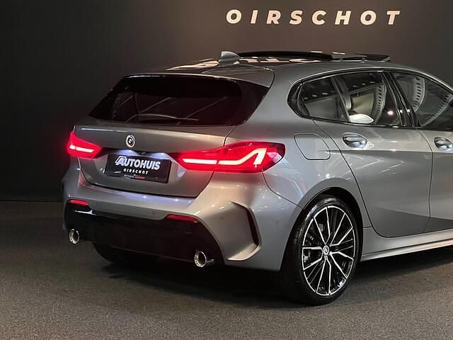 Occasion BMW 120 Executive 178 PK (130 kW) 2022 Grijs Hatchback