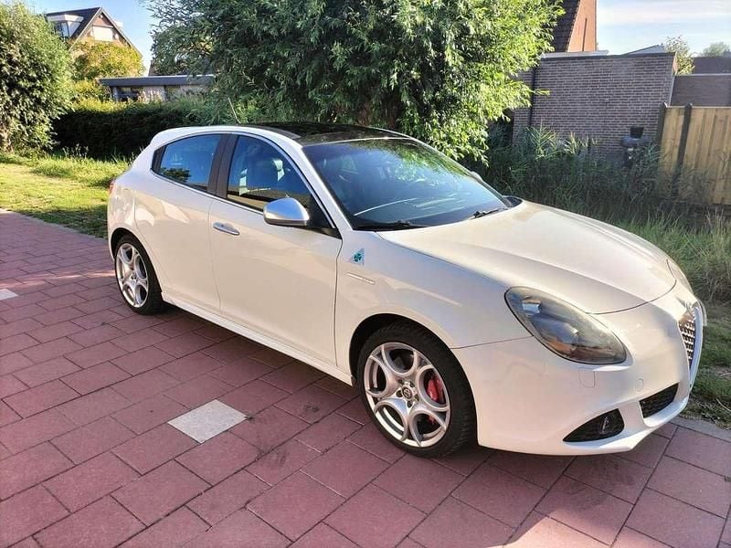 Occasion Alfa Romeo Giulietta Distinctive 170 PK (125 kW) 2011 Wit Hatchback