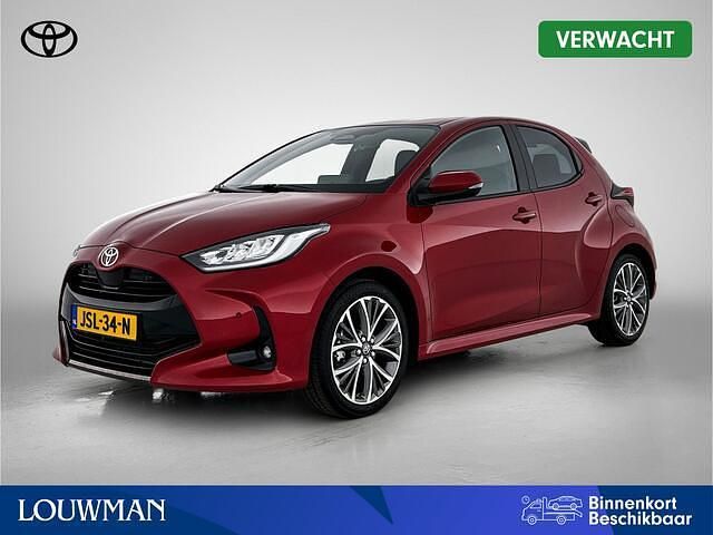 Rood metallic Occasion 2024 Toyota Yaris Executive Hatchback | € 29.450 (Eerlijke prijs) - Afbeelding 1/4