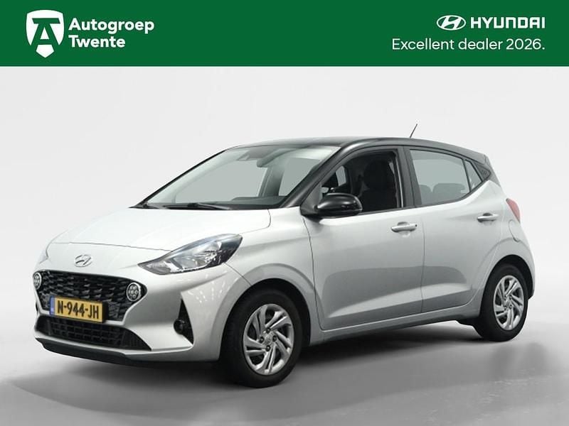 Grijs metallic Occasion 2021 Hyundai i10 Comfort Hatchback | € 14.950 (Eerlijke prijs) - Afbeelding 1/4