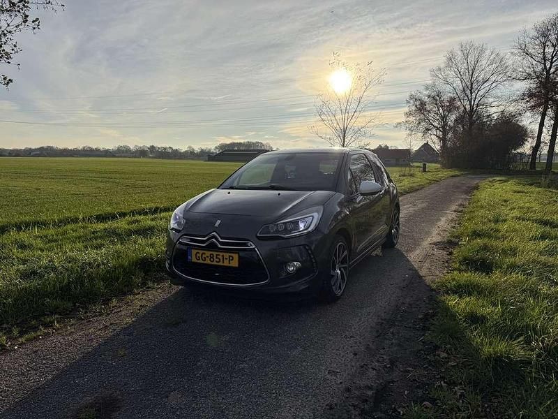 Grijs Gebruikt 2015 Citroën DS3 So Chic Hatchback | € 7.450 (Eerlijke prijs) - Afbeelding 1/4