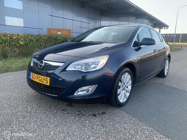 Blauw Gebruikt 2011 Opel Astra Cosmo Hatchback | € 4.450 (Eerlijke prijs) - Afbeelding 1/4