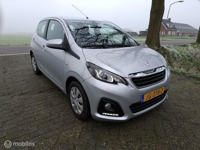 Grijs Gebruikt 2016 Peugeot 108 Allure Hatchback | € 6.750 (Goede deal) - Afbeelding 1/4