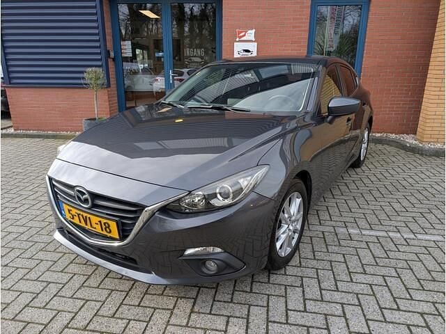 Grijs (metallic) Occasion 2014 Mazda 3 Sedan | € 8.295 (Eerlijke prijs) - Afbeelding 1/4