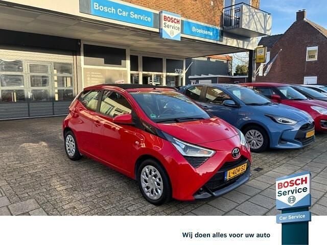 Rood Gebruikt 2021 Toyota Aygo X-play Hatchback | € 9.950 (Goede deal) - Afbeelding 1/4