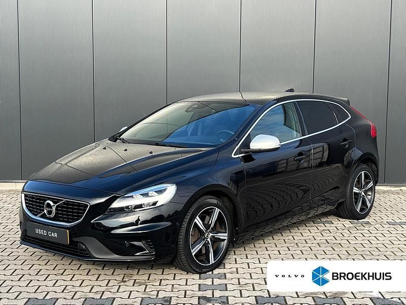 Zwart Gebruikt 2018 Volvo V40 Stationwagen | € 22.940 (Iets duurder) - Afbeelding 1/3