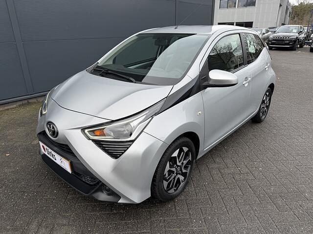 Occasion Toyota Aygo X-play 74 PK (54 kW) 2019 Zilver Hatchback